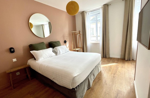 Ideally located, quiet, sunny, new, air-conditioned and equipped apartment