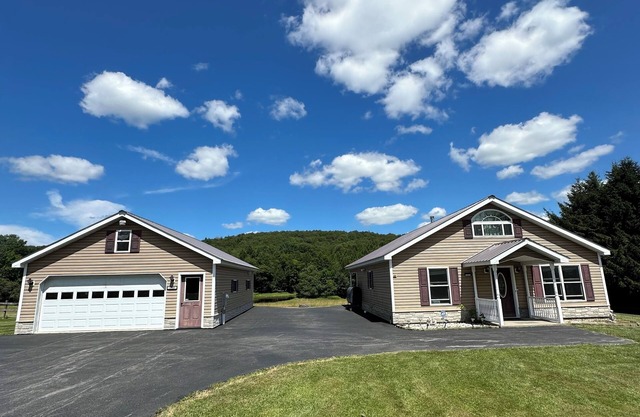 Idlic home in an amazing setting, close to Hamilton, Clinton and Cooperstown.