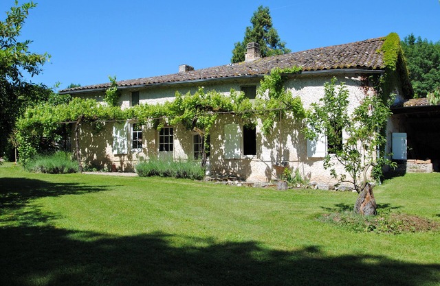 Idyllic and rustic cottage in stunning grounds with private terrace