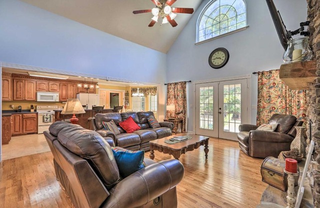 Idyllic Hawkinsville Retreat Large Fire Pit!