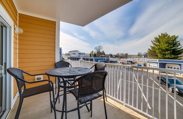 Idyllic New Buffalo Condo: Walk to Beach & Shops!