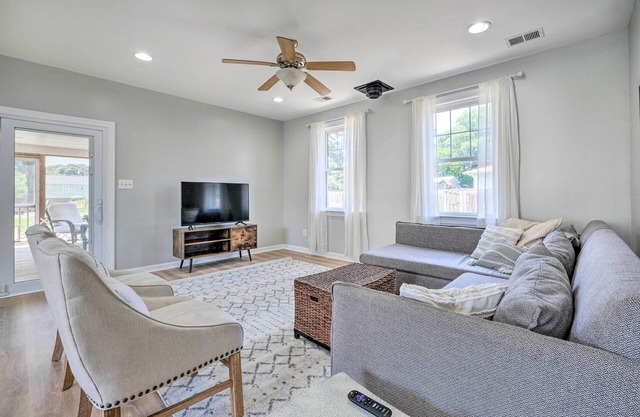 Idyllic Pasadena Retreat with Garden + Hot Tub!