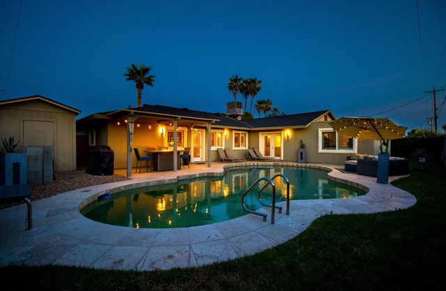 Immaculate Home Near Old Town Scottsdale and ASU! 5 Bdrms and Heated Pool!