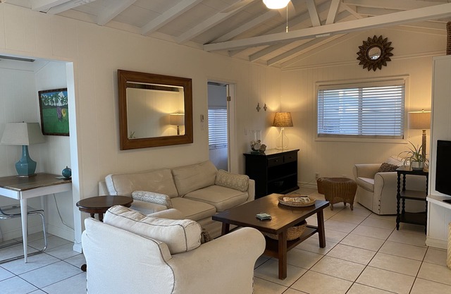 Immensely Charming Apartment on Balboa Island