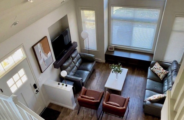 *Impeccable 3 bedrm cottage in sought-after "The Cottages" Osoyoos Lake & beach