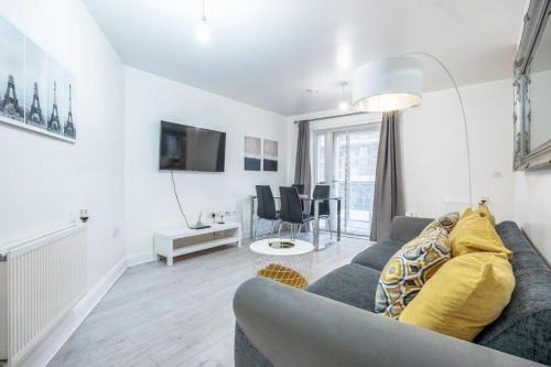 Impressive Central London Balcony Apartment
