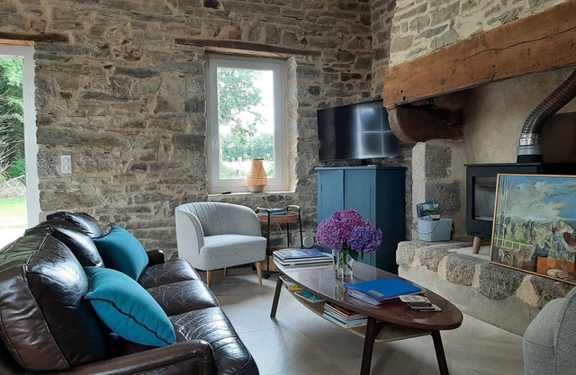 In a private estate, charming cottage near the beaches, refurbished in 2023