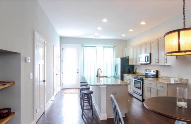 In Between Downtown And The Grand Ole Opry! Perfect Spot For A Great Vacation!