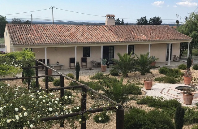 In the natural park of Arrabida, exceptional location 8km from the sea