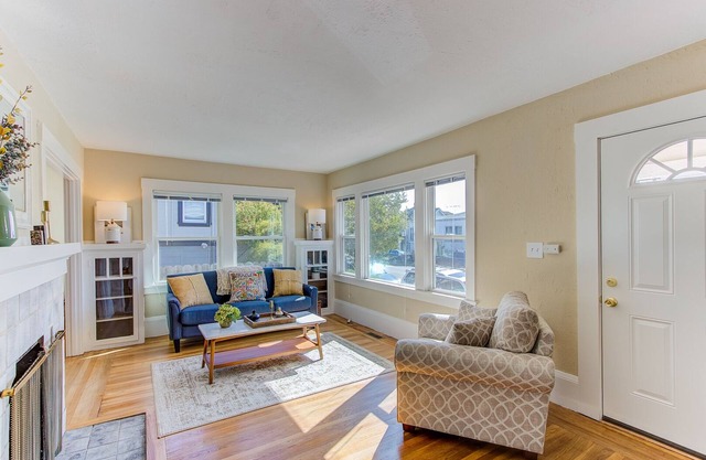 In the Heart of Berkeley, CA! Charming 2BR Home