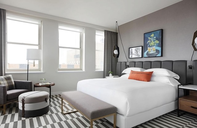 In the heart of Downtown Fort Worth! Close to Fort Worth Zoo! Pets Allowed!