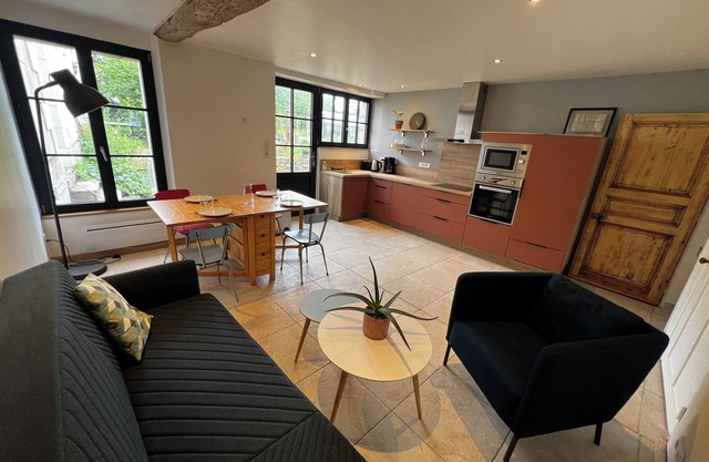 In the heart of the castles, charming gite in the village