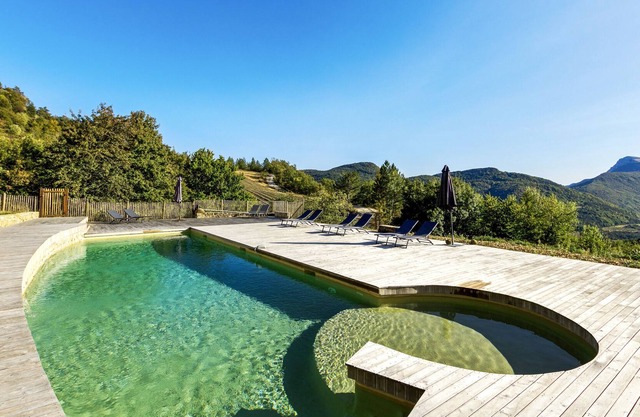 In the middle of a private domain of 200 ha in the mountains