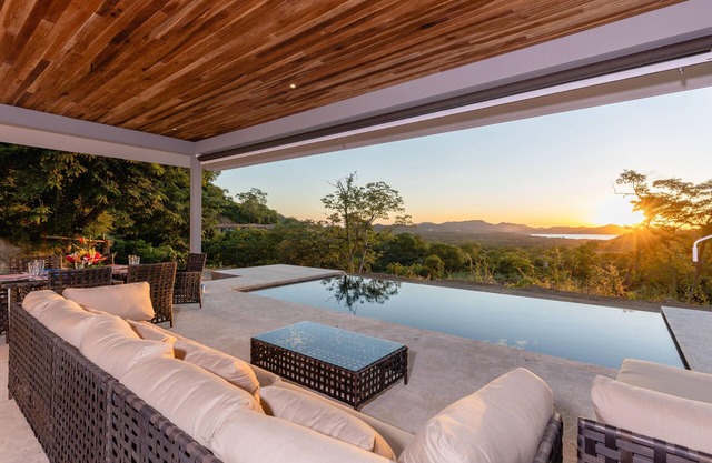 Incredible ocean view home with Infinity Pool- At Mar Vista Flamingo