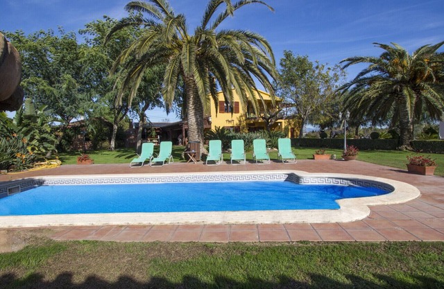 Incredible secluded villa, just 18 km from Beach!