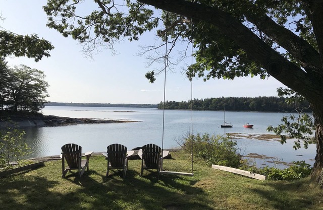 Incredible waterfront home: amazing views, sunsets! Ideal location.