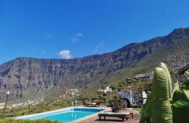 Increibles vistas al mar y a la montana, BBQ, Piscina y Tennis