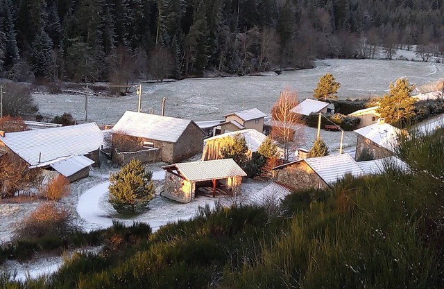 Independent cottage for 12 to 15 people or Rooms and Table d'Hôtes