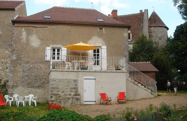Independent house with terrace, WIFI, garden, near castle