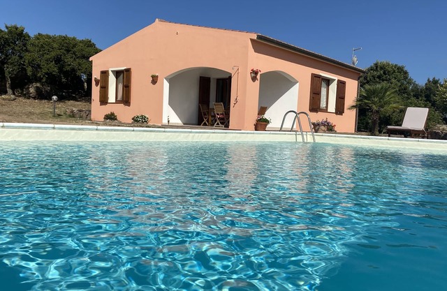 Independent house with private pool, tennis and free wi-fi flat near Castelsardo