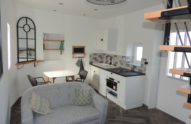 Independent studio, ideal for business men or women or couples
