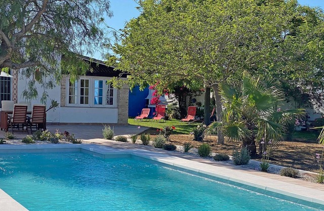 Independent villa furnished with comfort and style and large garden