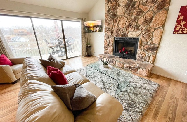 Indian Pointe 245 - 2BR Condo | 900 Sq. Ft | Lake View - Includes Boat Slip | Sleeps 6