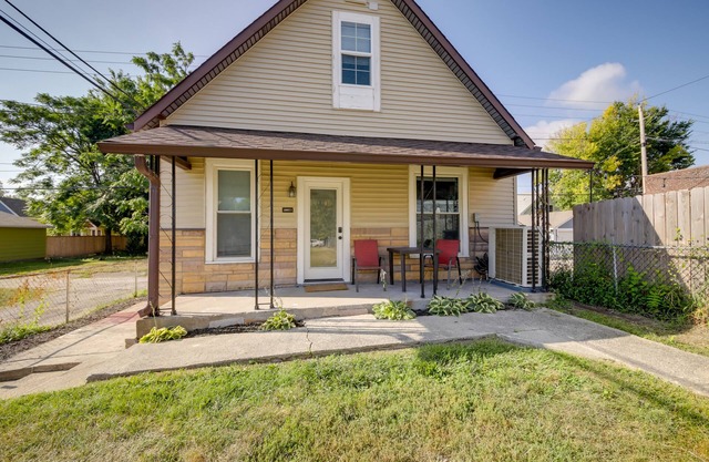 Indianapolis Home w/Porch - Close to Mile Square!