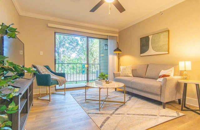 Indulge in Luxury: 1BR King Suite | Unwind in Para