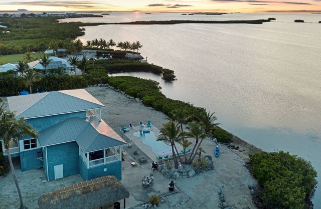*INFINITE HORIZONS @ BIG COPPITT* Waterfront Home & Pool + LAST KEY SERVICES…