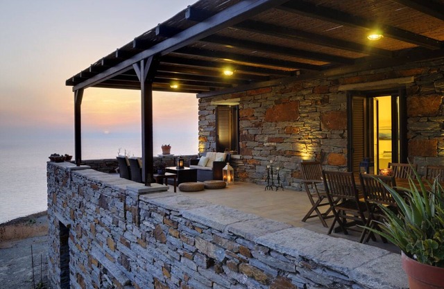Infinity Beach Apartmt, absolute isolation & tranquility, edge-of-the-sea!