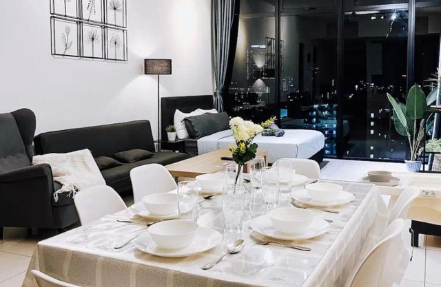 Infinity Pool Skyline Suite Georgetown