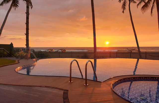 Ingels Beach Villa - Absolutely Beachfront