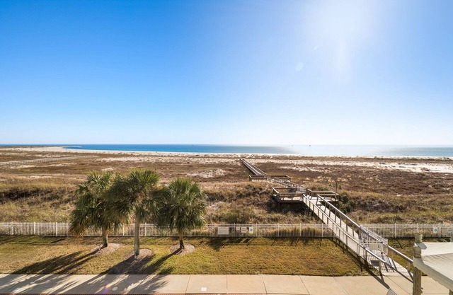 Inn at Dauphin Island 305 Beautiful Unit with wonderful Views!