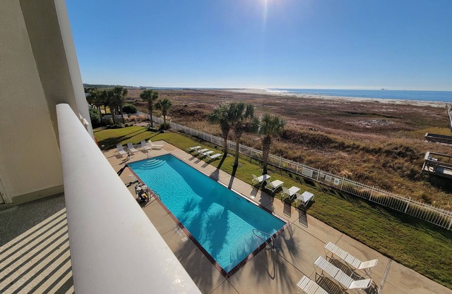 Inn at Dauphin Island 306 Efficient 1BR sleeps 6 with Beautiful Views!