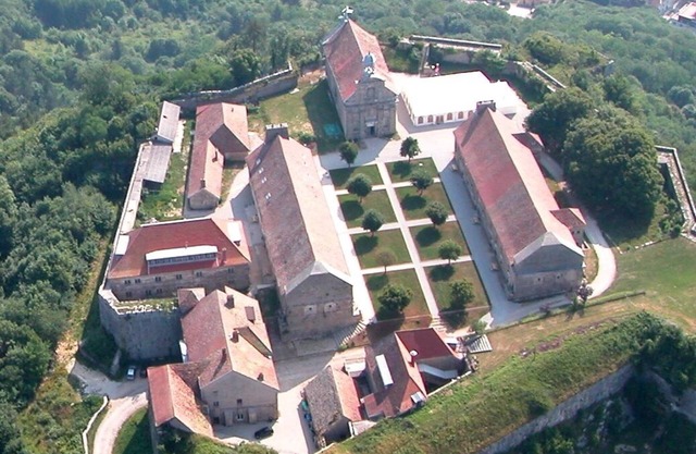 INSOLITE: Gîtes at Fort Saint André (Salins-les-Bains, Jura)