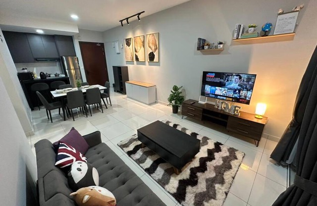 Inspirasi Mont Kiara 3 Rooms Balcony Free WIFI & Carpark By The Homez