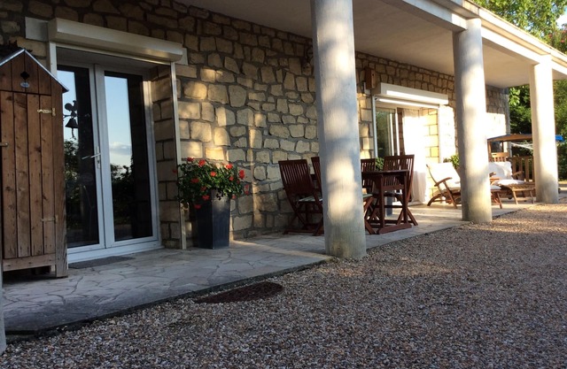 Interior and garden fine-PARIS (25 minutes by train from Chantilly)-Touristic