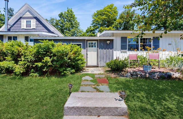 Intown home w/views, private deck & firepit; close to Mt. Cranmore