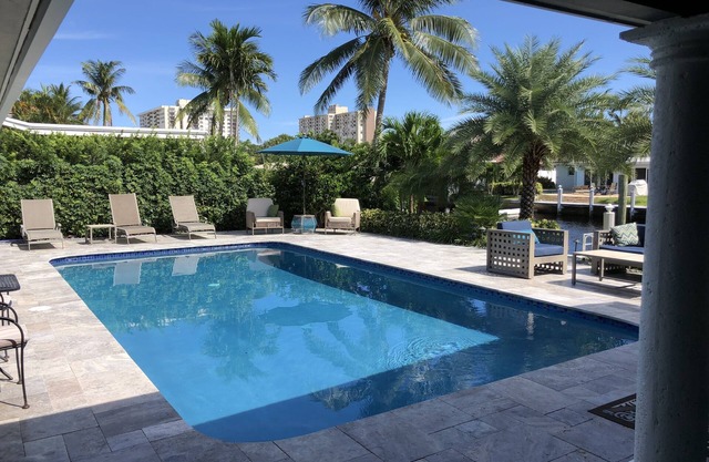 Intracoastal 🌴 Waterfront Pool Home, Walk to Beach, Heated Pool, Sit on Dock