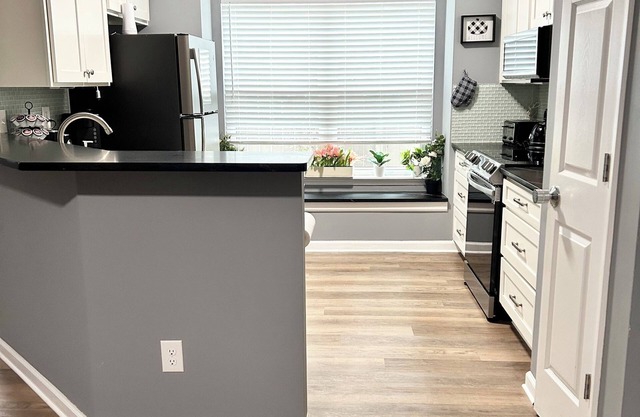 Inviting 1 level duplex - Casual Lux inspired