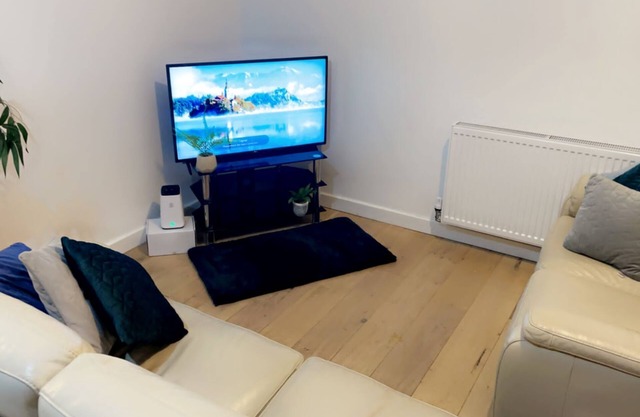 Inviting 2-Bed Apartment in Wakefield Charming