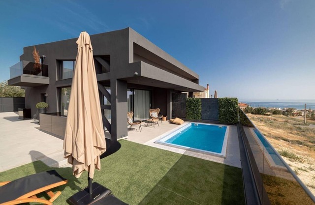 Inviting 4-Bed Villa Lia in Vathianos Kampos