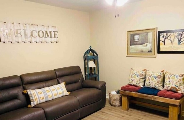 Inviting Comfortable Eclectic 2 Bedroom Apt