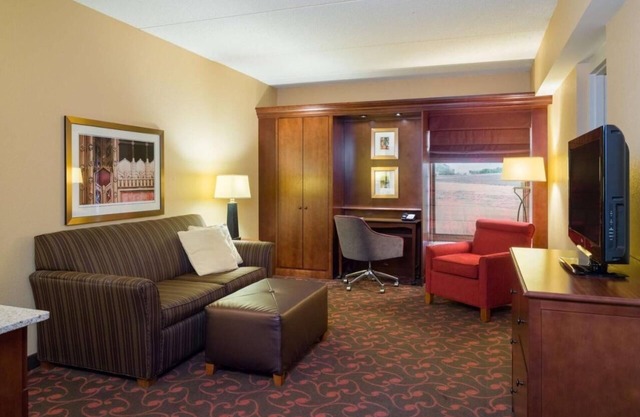 Inviting Retreat with In-Room Movies and Free Breakfast – Steps from I-76 Access