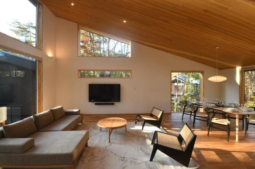 Iora - Newly built Japandi style luxury chalet