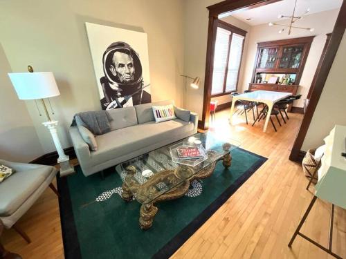 Irving Park updated vintage top unit 2-flat
