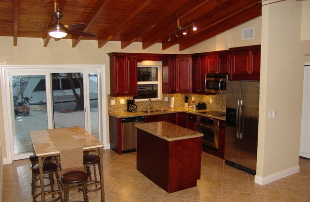 Islamorada's Finest Canal Front 'One Story' Vacation Home WiFi-HDTV-NO STAIRS