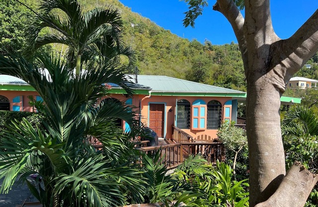 Island Breeze: 10% DISCOUNT FOR OCTOBER Solar Battery Backup, AC & Hot Tub, View