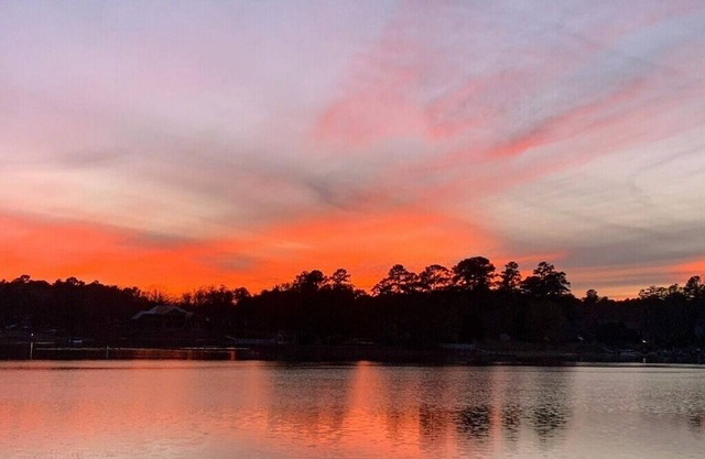 Island's Sunset Master Blue Guest Room on Lake Murray